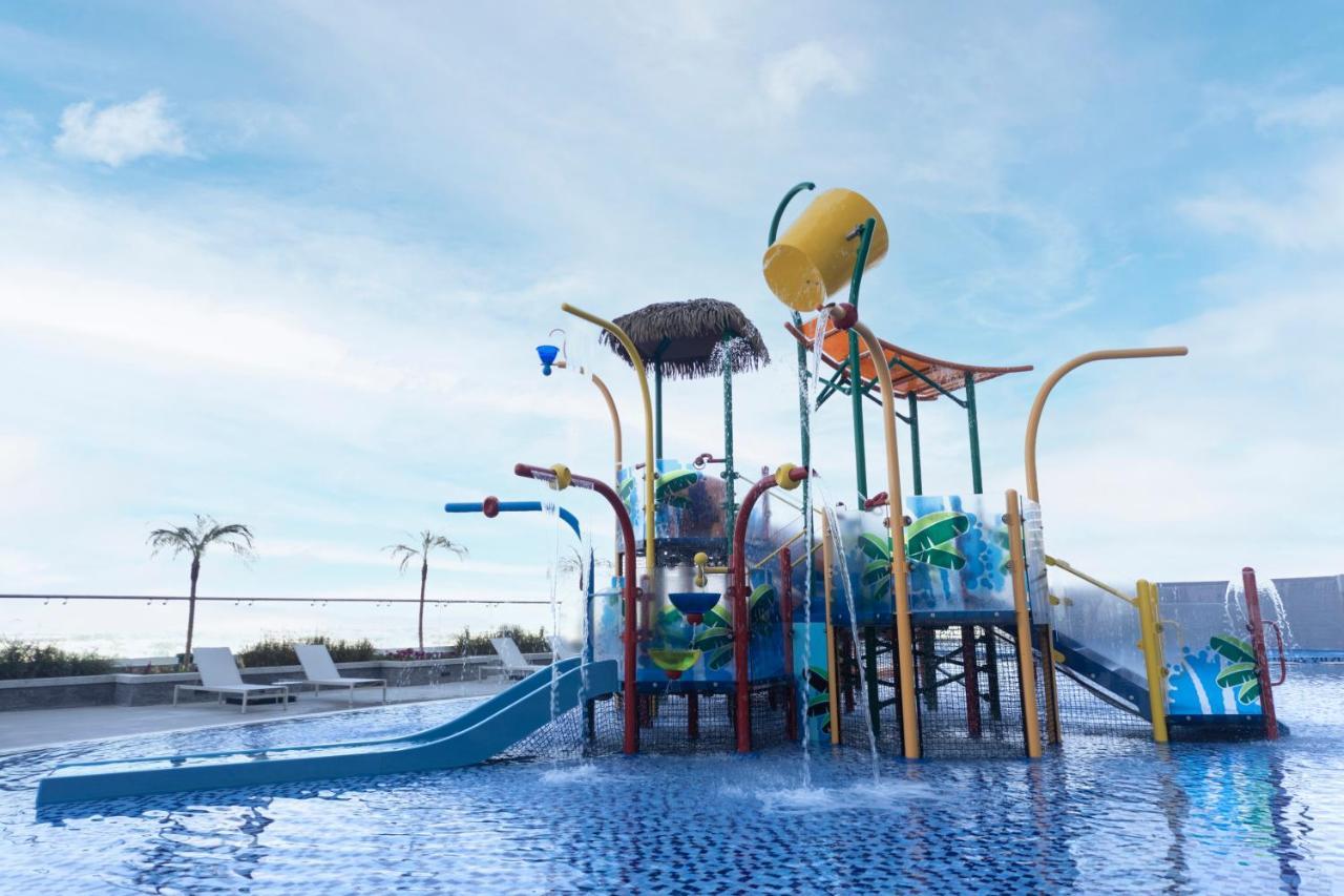 Novotel Jumeirah Village Triangle Дубай Екстериор снимка