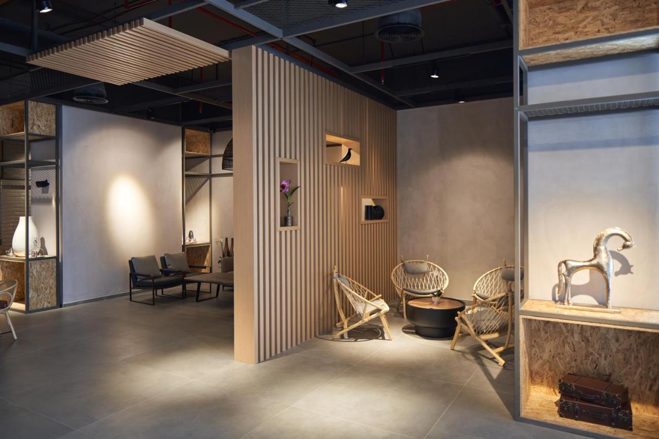 Novotel Jumeirah Village Triangle Дубай Екстериор снимка