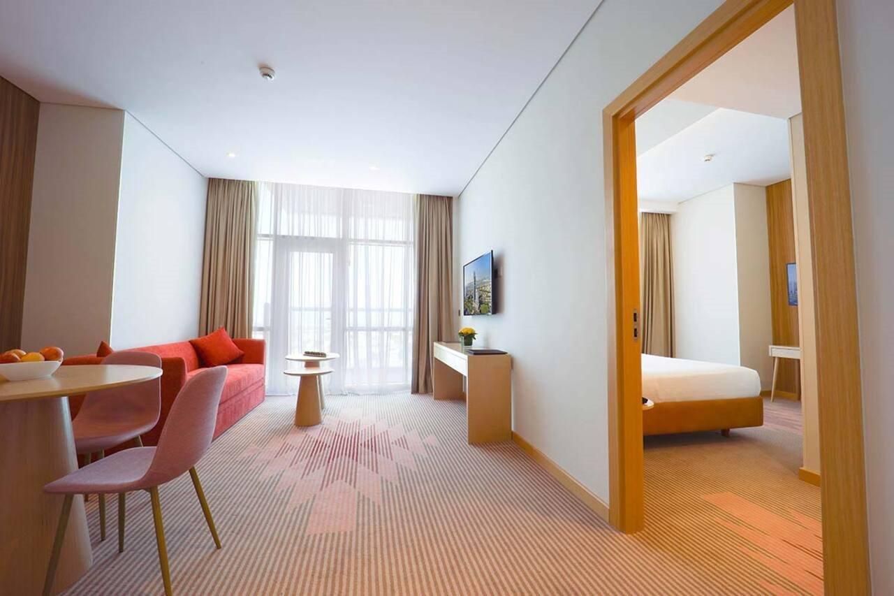 Novotel Jumeirah Village Triangle Дубай Екстериор снимка
