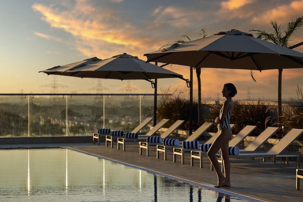 Novotel Jumeirah Village Triangle Дубай Екстериор снимка