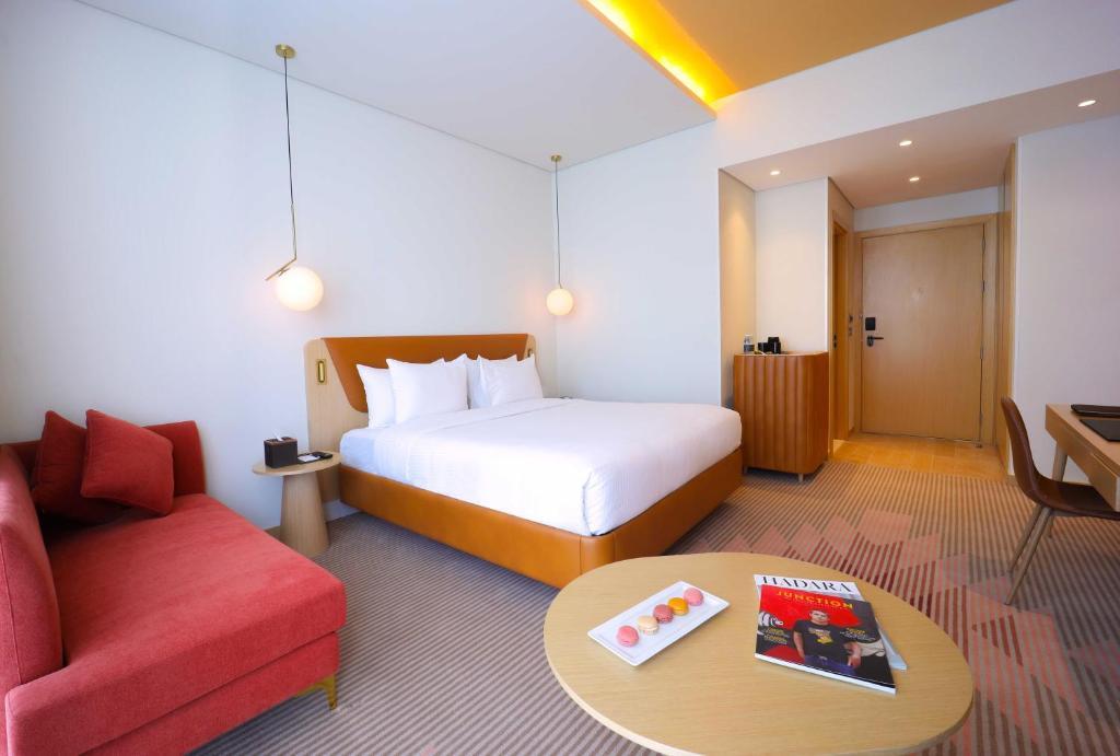Novotel Jumeirah Village Triangle Дубай Екстериор снимка