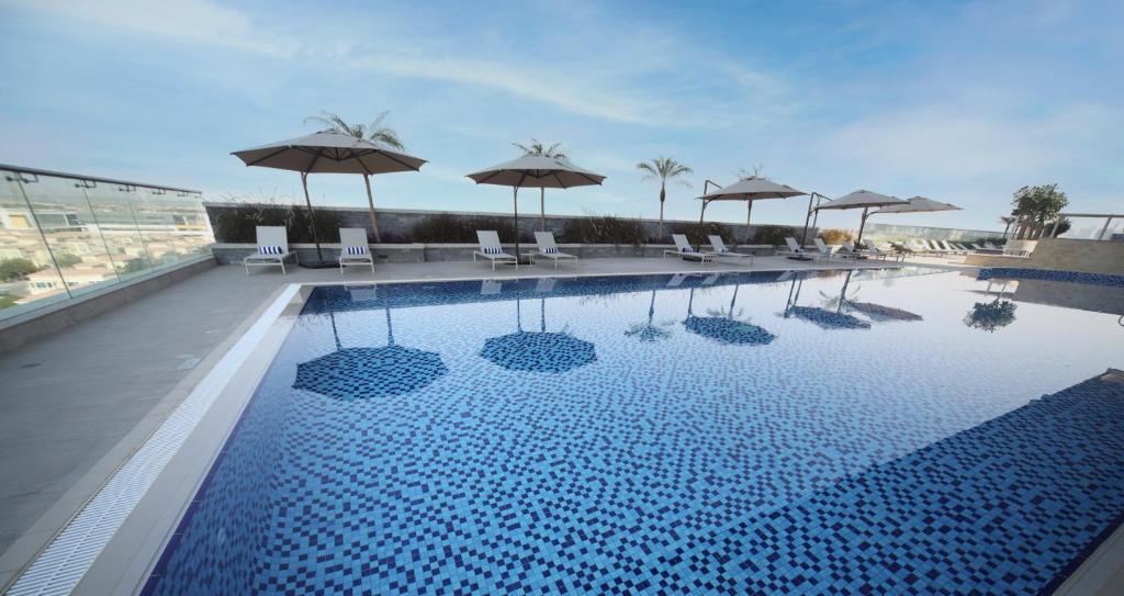 Novotel Jumeirah Village Triangle Дубай Екстериор снимка